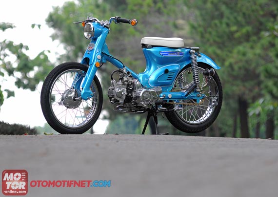 Foto Modifikasi Honda Kirana modif city cub sepatbor belakang cuma dipapas dikit saja Desain lampu depan mengolahnya bergaya Honda C100 setang memakai punya Yamaha Fino Bagian cover bodi kanan dan kiri juga ikutan kena olah jok meggunakan merk MBTech