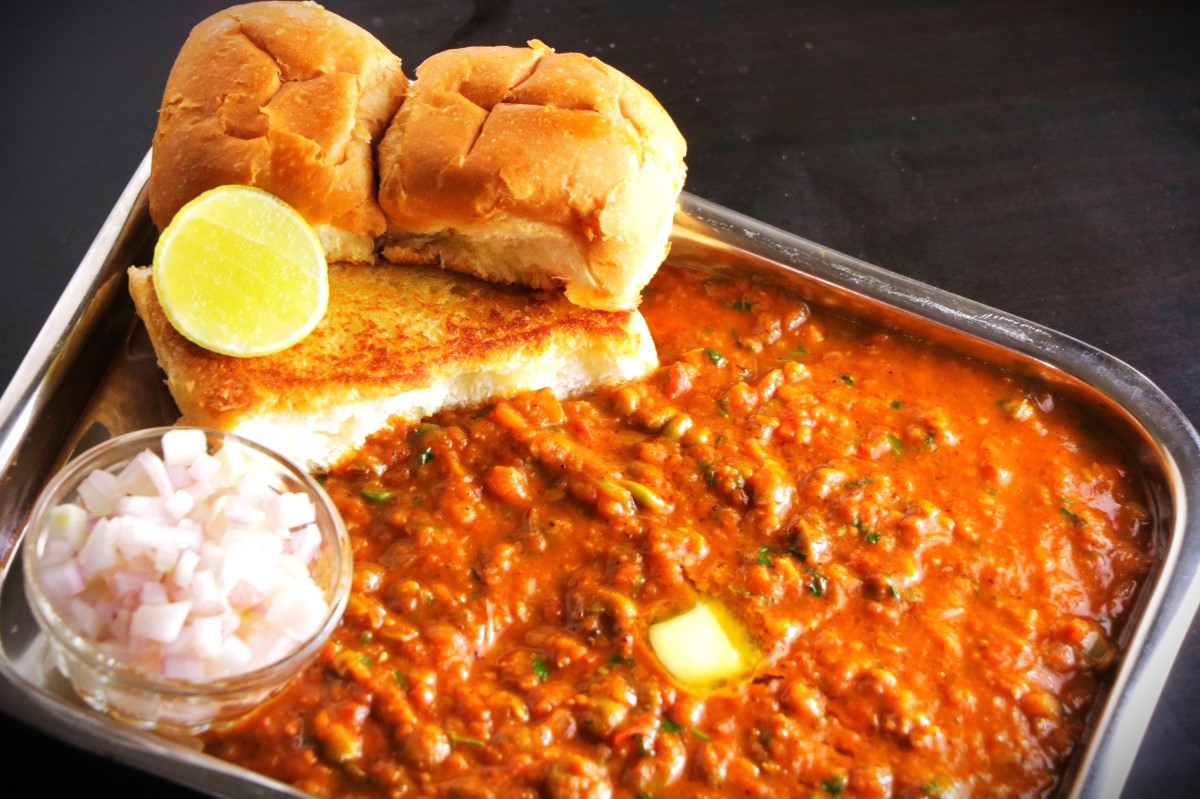 Pav Bhaji Recipe in Hindi | घर पर बनाए बाजार जैसी स्वादिष्ट पाव भाजी