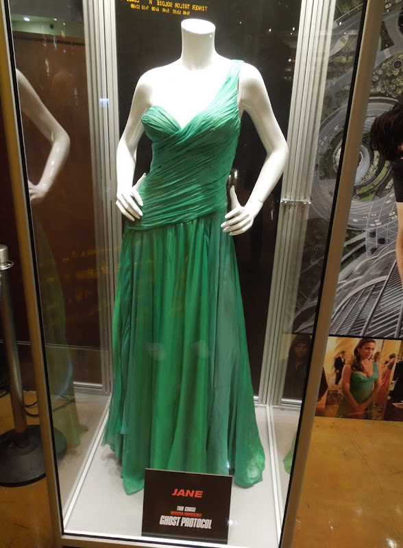 Paula Patton Mission Impossible 4 dress