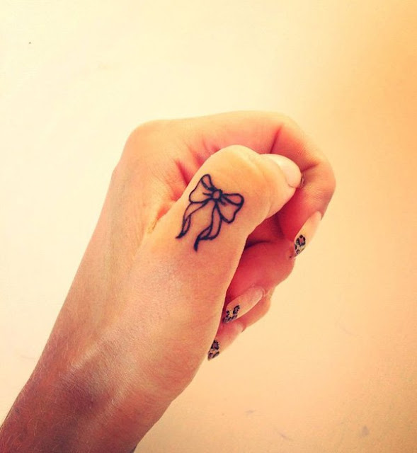  Awesome Finger Tattoos That are Insanely Popular