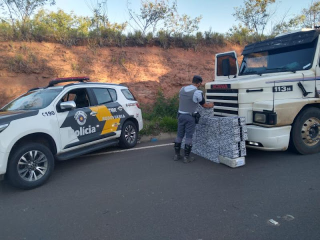 Polícia Rodoviária apreende 1,3 mil essências e baterias para celular