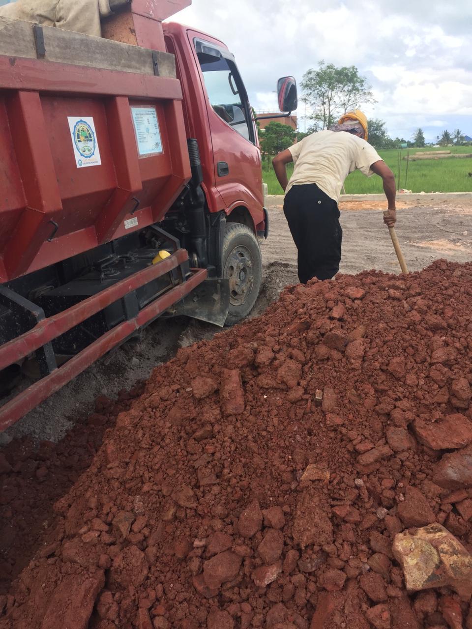 Harga Tanah Urug Merah untuk Timbunan Bandar Lampung 