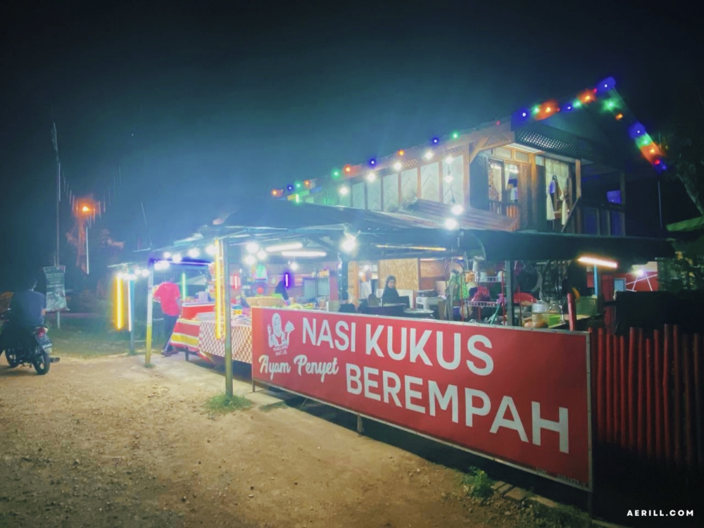 Makan di Nasi Kukus Ayam Penyet Berempah Mak Lang Mat Lie, Baling, Kedah