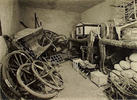 Antecámara en el interior de la tumba de Tutankamón. Foto: Harry Burton, 1922. Wikipedia.