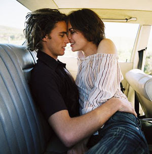 https://blogger.googleusercontent.com/img/b/R29vZ2xl/AVvXsEj3haqs2-M4FrmSSAkRSjwvm-4-laDPjao7yD1I32viplvP6gwBoHQN1k8LqVxlgsEAYqxCtjMPC65dTOYUsUJxvz7w8PEHkovd5aRsQk8iEHwsp5kApdKNQJ23n4W0McJc2HyfEc75pI0/s320/romantic-couple-inside-car.jpg