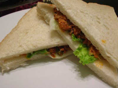 Umi Qaisara: Sandwich sardin Simple ;)
