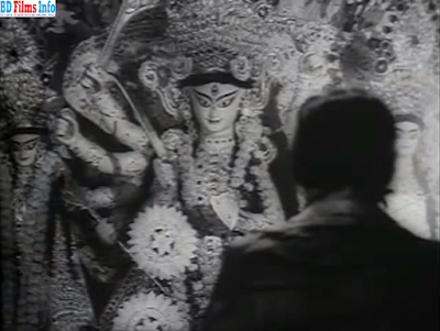 Film Aesthetics of Devi (1960) Directed By Satyajit Ray_BD Films Info সত্যজিৎ রায় পরিচালিত দেবী চলচ্চিত্রটির কাহিনী প্রভাত কুমার মুখোপাধ্যায়'-এর "দেবী" গল্প থেকে নেয়া। ১৭৯০ এর পটভূমিতে রচিত গল্পটি বড় পর্দায় ফুটে উঠেছে ১৮৬০ এর দশকের প্রেক্ষাপটে। ১৯৬০ সালে নির্মিত চলচ্চিত্রটি সর্বোত্তম বৈশিষ্ট্যপূর্ণ বাংলা ছায়াছবির জন্য রাষ্ট্রপতি রৌপ্য পদক লাভ করে। এছাড়াও ১৯৬২ সালে কান চলচ্চিত্র উৎসবে সর্বোচ্চ পদক পাম দি অরের জন্য মনোনীত হয়। ধর্মান্ধতার পাশাপাশি ধর্ম ও চিন্তার অস্পষ্টতা আর আচ্ছন্নতা, মনস্তাত্তিক টানাপোড়নের মাধ্যমে অসাধারণ এক ট্র্যাজেডির অবতারণা হয়েছে চলচ্চিত্রটিতে। Film Aesthetics of Devi (1960) Directed By Satyajit Ray_BD Films Info সত্যজিৎ রায় পরিচালিত দেবী চলচ্চিত্রটির কাহিনী প্রভাত কুমার মুখোপাধ্যায়'-এর "দেবী" গল্প থেকে নেয়া। ১৭৯০ এর পটভূমিতে রচিত গল্পটি বড় পর্দায় ফুটে উঠেছে ১৮৬০ এর দশকের প্রেক্ষাপটে। ১৯৬০ সালে নির্মিত চলচ্চিত্রটি সর্বোত্তম বৈশিষ্ট্যপূর্ণ বাংলা ছায়াছবির জন্য রাষ্ট্রপতি রৌপ্য পদক লাভ করে। এছাড়াও ১৯৬২ সালে কান চলচ্চিত্র উৎসবে সর্বোচ্চ পদক পাম দি অরের জন্য মনোনীত হয়। ধর্মান্ধতার পাশাপাশি ধর্ম ও চিন্তার অস্পষ্টতা আর আচ্ছন্নতা, মনস্তাত্তিক টানাপোড়নের মাধ্যমে অসাধারণ এক ট্র্যাজেডির অবতারণা হয়েছে চলচ্চিত্রটিতে। Devi (1960) Film Poster, Directed By Satyajit Ray_BD Films Info    দেবী  সত্যজিৎ রায় পরিচালিত দেবী চলচ্চিত্রটির কাহিনী প্রভাত কুমার মুখোপাধ্যায়'-এর "দেবী" গল্প থেকে নেয়া।  ১৭৯০ এর পটভূমিতে রচিত গল্পটি বড় পর্দায় ফুটে উঠেছে ১৮৬০ এর দশকের প্রেক্ষাপটে। ১৯৬০ সালে নির্মিত চলচ্চিত্রটি সর্বোত্তম বৈশিষ্ট্যপূর্ণ বাংলা ছায়াছবির জন্য রাষ্ট্রপতি রৌপ্য পদক লাভ করে। এছাড়াও ১৯৬২ সালে কান চলচ্চিত্র উৎসবে সর্বোচ্চ পদক পাম দি অরের জন্য মনোনীত হয়। ধর্মান্ধতার পাশাপাশি ধর্ম ও চিন্তার অস্পষ্টতা আর আচ্ছন্নতা, মনস্তাত্তিক টানাপোড়নের মাধ্যমে অসাধারণ এক ট্র্যাজেডির অবতারণা হয়েছে চলচ্চিত্রটিতে।     দেবী কাহিনী সংক্ষেপ:-  উনিশ শতকে বাংলার এক গ্রাম চাঁদপুরের জমিদার পরিবারের গৃহবধূ দয়াময়ীকে ঘিরে গল্পের বিস্তার। সে থাকে তার স্বামী উমাপ্রসাদ, উমাপ্রসাদের বাবা কালিকিঙ্কর, বড় ভাই তারাপ্রসাদ ও তার স্ত্রী হরসুন্দরী আর তাদের ছেলে খোকার সাথে একই বাড়িতে। গ্রামের জমিদার কালিকিঙ্কর  এক দিকে যেমন বিদ্বান অন্যদিকে কালীদেবীর ভক্ত। স্নেহময়ী দয়াময়ী শ্বশুর আর শ্বশুরবাড়িকে ভালভাবেই আগলে রাখে। একদিন রাতে কালিকিঙ্কর স্বপ্নে দেখেন তার স্নেহময়ী পুত্রবধূ দয়াময়ীকে দেবী কালীর রূপে। এই স্বপ্নকে সত্যি ভেবে তিনি দয়াময়ীর পায়ে লুটিয়ে পরেন এবং তাকে দেবী হিসেবে পূজা করতে শুরু করেন। প্রথমে দয়াময়ী এই ক্ষমতা মেনে নিতে পারেনি। কিন্তু একদিন এক মৃতপ্রায় বালকের জীবন তার কাছে কাকতালীয়ভাবে বেঁচে গেলে সবাই তাকে দেবী হিসেবে মেনে নিতে থাকে। এক সময় সে নিজেও স্বীকার করে নেয় তার মাঝে ঐশ্বরিক শক্তি আছে। অবশেষে তার হাতে প্রিয় খোকার মৃত্যু দিয়ে এই ধর্মান্ধতার করুণ পরিণতি লাভ করে। ফলাফল পাগলপ্রায় দেবী মিলিয়ে যায় অজানায়।          দেবী চলচ্চিত্রের সামাজিক, রাজনৈতিক ও ঐতিহাসিক পটভূমি বিশ্লেষণ:-  পরিচালক সত্যজিৎ রায় এমন একটি সময়কালকে তুলে ধরেছেন চলচ্চিত্রে যেখানে একদিকে দেখা যায় কুসংস্কারাচ্ছন্ন বিদ্বান ব্যক্তিত্ব, অন্যদিকে কুসংস্কার বর্জিত আধুনিক চিন্তা ধারণ করা বিদ্বান ব্যক্তিত্ব। প্রথম জন উমাপ্রসাদের বাবা কালিকিঙ্কর, দ্বিতীয় জন উমাপ্রসাদ। আর সময়টি উনবিংশ শতাব্দীর মাঝামাঝি সময়কাল নিয়ে আবর্তিত। এই সময়ে এই দুই মানসিকতার প্রবণতা সমাজে তথা পুরো রাষ্ট্রে দেখা যেত। তাইতো উমাপ্রসাদের উক্তিতে যেমন উঠে আসে তার বাবা বিদ্বান হলেও সেকেলে একইভাবে ইংরেজি শিক্ষা নেয়া উমাপ্রসাদের প্রসঙ্গে দয়াময়ীকে বলেন "তোমার কেরেসটান স্বামী"। কারণ তৎকালীন সময়ে ইংরেজি চর্চা প্রাচীনদের কাছে খ্রিস্টান চর্চার শামিল ছিল। এভাবেই সেই সময়কালে সমাজের প্রাচীন অর্বাচীনের চিন্তা ধারার বিস্তর ফারাক এই পরিবারের গল্পটিতে উঠে এসেছে।  তৎকালীন নারী সমাজের একটি চিত্র উঠে এসেছে এই চলচ্চিত্রে। এই পরিবারের দুই নারী চরিত্র হরসুন্দরী ও দয়াময়ীকে সমান্তরালে রেখে পরিচালক দুই ধরনের নারী চরিত্রের বৈশিষ্ট্য ফুটিয়ে তুলেছেন। হরসুন্দরী ছিল প্রতিবাদী নারীসত্ত্বার প্রতীক অপরদিকে দয়াময়ী চিরায়ত ভীরু ও নিপীড়িত সত্ত্বার প্রতীক। সেই সময়কালটি যেহেতু ব্রিটিশ ঔপনিবেশিক আমল তখনকার কিছু নারীদের মাঝে ব্রিটিশ বিরোধী প্রতিবাদে যুক্ত হতে দেখা যেত। তারা সরাসরি না হলেও পরোক্ষভাবে এর প্রতিবাদ জানাত। আমরা যদি কালিকিঙ্করের চরিত্রটি দেখি তবে তাতে ব্রিটিশ শাসকদের ছাপ স্পষ্ট। তিনি ছিলেনও তাদেরই এক জমিদার। যার কথাই শেষ হিসেবে ধরা হত।  হরসুন্দরী তার বিপক্ষে সরাসরি না বললেও পরোক্ষভাবে তার সিদ্ধান্তের তীব্র সমালোচনাকারী ছিলেন। অন্যদিকে দয়াময়ী চিরায়ত নারী সমাজের সেই শোষিত অংশের প্রতিনিধিত্ব করে।   এভাবেই চারিত্রিক বৈপরীত্যের মাধ্যমে পরিচালক তৎকালীন সমাজ ব্যবস্থার চিত্র আর তার নতুন পথে অগ্রসরের চিন্হ এঁকেছেন।             প্লট বিভাজনঃ-   ১) কালিকিঙ্করের বাড়িতে দুর্গা পূজা উদযাপন   (ক) কালিকিঙ্করের বাড়িতে দুর্গা পূজা অর্চনা  (খ) বলি অনুষ্ঠান ও উমাপ্রসাদদের পূজা উদযাপন  (গ) দেবী দুর্গার বিসর্জন    ২) কালিকিঙ্করের স্বপ্নে কালী রূপে দয়াময়ীকে দর্শন  (ক) দয়াময়ী ও খোকার মাঝে শক্ত বন্ধন  (খ) কালিকিঙ্করের সেবা শুশ্রূষা করে দয়াময়ী  (গ) কালিকিঙ্করের স্বপ্নে কালী রূপে দয়াময়ীকে দর্শন    ৩) দয়াময়ীকে দেবী রূপে পূজা অর্চনা  (ক) কালিকিঙ্কর দয়াময়ীর পায়ে লুটিয়ে পড়ে  (খ) দেবী রূপে পূজা অর্চনা শুরু হয় দয়াময়ীর  (গ) দয়াময়ীর জন্য পৃথক ঘর দেয়া হয়  (ঘ) দয়াময়ীর ইচ্ছায় হরসুন্দরী উমাপ্রসাদকে কাছে চিঠি লিখে জ্ঞাত করে    ৪) দয়াময়ীর শক্তির প্রকাশ  (ক) দয়াময়ীর কাছে মুমূর্ষু নাতিকে বাঁচিয়ে তুলতে নিয়ে আসে এক বৃদ্ধ  (খ) শিশুটিকে দয়াময়ীর চরণামৃত খাওয়ানো হয়  (গ) উমাপ্রসাদ বাড়িতে ফিরে দয়াময়ীকে দেবীর আসনে দেখে  (ঘ) উমাপ্রসাদ আর কালিকিঙ্করের মাঝে বাকবিতণ্ডা  (ঙ) মুমূর্ষু শিশুটি বেঁচে উঠে  (চ) দয়াময়ীর শক্তির ব্যপারে কালিকিঙ্করের বিশ্বাস দৃঢ় হয়    ৫) উমাপ্রসাদ ও দয়াময়ীর বাড়ি থেকে পালানো  (ক) উমাপ্রসাদ দ্বিধান্বিত হয়ে পড়ে  (খ) দয়াময়ীকে উমাপ্রসাদ পালিয়ে গৃহ ত্যাগের জন্য রাজি করায়  (গ) দয়াময়ী এবং উমাপ্রসাদ বাড়ি ছেড়ে পালায়  (ঘ) মাঝপথে দয়াময়ী পালিয়ে যেতে অস্বীকৃতি জানায়    ৬) খোকার মৃত্যু  (ক) দয়াময়ীর পূজা অর্চনা চলতে থাকে  (খ) এক রাতে খোকা অসুস্থ হয়ে পড়ে  (গ) অসুস্থ খোকাকে কালিকিঙ্করের অজ্ঞাতে চিকিৎসক দেখান হরসুন্দরী  (ঘ) খোকাকে দয়াময়ীর কাছে নেয়া হয়  (ঙ) খোকাকে সুস্থ করতে দয়াময়ী রাতে তার কাছে রেখে দেয়  (চ) খোকার মৃত্যু    ৭) দয়াময়ীর অজানার উদ্দেশ্যে গৃহত্যাগ  (ক) উমাপ্রসাদ বাড়ি ফিরে জানতে পারে খোকার মৃত্যু সংবাদ  (খ) কালিকিঙ্করকে খোকার মৃত্যুর জন্য দায়ী করে উমাপ্রসাদ  (গ) দয়াময়ীকে নিয়ে যেতে উদ্যত হয় সে  (ঘ) নিজ ঘরে পাগল প্রায় দয়াময়ীকে দেখতে পায় উমাপ্রসাদ  (ঙ) তার কাছে বাঁচার আকুতি জানায় দয়াময়ী  (চ) কুয়াশাচ্ছন্ন মাঠে অজানায় মিলিয়ে যায় দয়াময়ী    প্লট বিশ্লেষণঃ  দেবী চলচ্চিত্রের শুরু হয় জমিদার বাড়িতে দুর্গা পূজা উদযাপনের মধ্য দিয়ে। উমাপ্রসাদের কলকাতা যাত্রা আর কালিকিঙ্করের স্বপ্ন দর্শনের মাধ্যমে দয়াময়ীকে পূজা করার মাধ্যমে চলচ্চিত্রটি এগিয়ে যেতে থাকে। এরপর একটি শিশু কাকতালীয়ভাবে দয়াময়ীর কাছে বেঁচে উঠে। যার ফলে তার দেবত্ব ভাবের বিস্তার লাভ করে। নিজ শিক্ষা আর সেই সাথে গুরুজনেরর কুসংস্কারের মধ্যে বিভক্ত হয়ে পড়ে উমাপ্রসাদ। দয়াময়ীও নিজ ক্ষমতার মিথ্যা আশ্বাসে বাঁচতে শুরু করে। ফলাফল প্রত্যক্ষভাবে তার হাতে আদরের খোকার মৃত্যুর জন্য পরোক্ষভাবে দায়ী থাকে একটি পরিবার তথা পুরো একটি সমাজ ও গোষ্ঠীর কুসংস্কার আর অন্ধ বিশ্বাস। ফলে আরোপিত দেবীর ভাগ্যেও জোটে বিসর্জনের পরিণতি।    চরিত্রগুলোর মনস্তত্ত্ব বিশ্লেষণ-  দেবী চলচ্চিত্র শুধুমাত্র ধর্মান্ধতা নিয়ে নয়। এটি একই সাথে মনস্তাত্ত্বিক চলচ্চিত্রও। প্রতিটি চরিত্র এখানে বিশেষ বৈশিষ্ট্য নিয়ে সমাজের বিভিন্ন মানসিকতার ব্যক্তিত্ব তুলে ধরেছে। এখানেই পরিচালকের সার্থকতা ও দেবীর নান্দনিকতার প্রকাশ পায়।  এখানে চরিত্রগুলোর মনস্তাত্ত্বিক চিন্তা চেতনার বিশ্লেষণ তুলে ধরা হল।    কালিকিঙ্কর-  কালিকিঙ্কর অন্যতম মূল চরিত্র এই চলচ্চিত্রের। জমিদার ও ভুমিপতি এই ব্যক্তি তার কুসংস্কার ও অন্ধ বিশ্বাসে দৃঢ় চেতন। তার বাড়িতে অধিষ্ঠিত দেবী কালীর নিয়মিত আরাধনা করে সে। সেই  সাথে ঘটা করে দুর্গা পুজাও করে বাড়িতে। তার ছোট পুত্রবধূ দয়াময়ী তার বিশেষ স্নেহভাজন সেই সাথে তাকে সে নিজের মা বলেই ডাকে, যেমনটা সে মনে করে থাকে তার অধিষ্ঠিত দেবী কালী্র ক্ষেত্রেও। তার মনের এই সুপ্ত ইচ্ছাটি স্বপ্নের মাধ্যমে উঠে আসে। এর বিশ্লেষণ আমরা পাই মনোবিজ্ঞানী ফ্রয়েডের কাছ থেকে। তার মতে-"Dreams are the fulfillment of wishes, and sometimes that dreams represent the fulfillment of wishes."  এই কথাটিকে আমরা যদি চলচ্চিত্রটির প্রেক্ষিতে দেখি তবে আরও স্পষ্ট উল্লেখ পাই কালিকিঙ্করের উক্তির মধ্য দিয়ে। সে একদিকে দয়াময়ীকে দিয়ে পা মালিশ করায় অন্য দিকে বলে তার মা অর্থাৎ দয়ার জন্যই সে সন্ন্যাস গ্রহণ করেনি। এই যে দয়াময়ীকে নিজের মা হিসেবে দেখতে চাওয়ার যে আকাঙ্ক্ষা তা থেকেই স্বপ্নে তাকে দেবী রূপে দর্শন।  আবার তার কুলপতি ও একরোখা মনোভাবের জন্যই সে খোকার মৃত্যুর পরও তার আরোপিত দেবীভাবের সংস্কারের কুফল মেনে নেয়নি। এমনকি তার প্রিয় পুত্রবধূর অসহায় অবস্থাও তার সিদ্ধান্তের কোন চ্যুতি ঘটাতে পারেনি। বিদ্বান কিন্তু ধর্মান্ধ এক দৃঢ় স্বৈরাচারী জমিদারের চরিত্র বলা যেতে পারে কালিকিঙ্করকে।    উমাপ্রসাদ-  কালিকিঙ্করের কনিষ্ঠ পুত্র উমাপ্রসাদের সাথে তার বাবার ফারাক এক যুগের। সেই সাথে তাদের চিন্তা-চেতনা, শিক্ষা, সংস্কারও ভিন্ন। সত্যজিৎ রায় একটি ইন্টারভিউতে বলেছেন যে এই চরিত্রটি সময়ের সাথে সাথে দৃঢ় হয়েছে। তার কথার সত্যতা আমরা খুঁজে পাই চলচ্চিত্রে।  প্রথমে আমরা লক্ষ্য করি এমন এক উমাপ্রসাদকে যে কিনা ইংরেজি শিক্ষার দাম্ভিকতায় তার বাবাকে সেকেল বলে আখ্যা দেয়। অথচ বিধবা বিবাহে সমর্থন দেয়া, রাজা রামমোহন রায়ের প্রতি সুদৃষ্টি রাখা আধুনিক চিন্তার এই যুবকই নিজের স্ত্রীয়ের উপর হওয়া মানসিক অত্যাচারের বিরুদ্ধে কথা বলতে পারেনি। এমনকি এক সময় সে নিজেও কেমন দ্বিধান্বিত হয়ে পড়ে দয়ার দেবত্ব নিয়ে। তার কিশোরী স্ত্রী যখন তার সাথে পালিয়ে যেতে অস্বীকৃতি জানায় সে তখন তাকে বোঝানোর মত ব্যক্তিত্ব রাখে না।  কিন্তু তার দৃঢ়চেতা ব্যক্তিত্বের প্রকাশ দেখতে পাই খোকার মৃত্যু সংবাদ পাওয়ার পর যখন সে পিতার বিরুদ্ধে কথা বলে। এর পূর্ব পর্যন্ত পিতার অন্যায়ের বিপক্ষে তাকে দৃঢ় অবস্থান নিতে দেখা যায়নি। সময়ের সাথে সাথেই তার চারিত্রিক শক্তির দৃঢ়তা অর্জিত হয়। দুর্ভাগ্যজনক বাবার সাথে লড়াই করেও সে তার প্রিয়তমা স্ত্রীকে বাঁচাতে পারে না।    দয়াময়ী-  সতের বছরের কিশোরী গৃহবধূ দয়াময়ীর চরিত্রটি নিতান্তই সাধারণ ও চিরাচরিত নারীর প্রতিনিধি। খুব বেশি পড়ালেখা না জানা সংসারব্রত পালন করা এক নারী চরিত্র এটি। আমাদের সাধারণ নারীদেরই যে বিভিন্ন রূপ সেটি দেখা যায় তার মাঝে। যেমন- খোকার কাছে সে মায়ের মত সেই সাথে খেলার সাথী, উমাপ্রসাদের কাছে প্রিয়তমা স্ত্রী আর কালিকিঙ্করের কাছে একই সাথে স্নেহময়ী মেয়ে আবার মমতাময়ী মায়ের মত। এখানে লক্ষ্যনীয় বিষয় হল যে যে পুরুষ তাকে যেভাবে দেখতে চায় সে তাকে সেই রূপেই তুলে ধরে। যার ফলে এক সাধারণ ও ক্ষমতাহীন (অর্থনৈতিক, সামাজিক ও মানসিক দৃঢ়তাহীন) দয়াময়ীর উপর দেবত্ব চাপিয়ে দেয়া হয় সে চুপ করে থাকে। নিজের অবস্থান জানাতে পারে না।  এই চরিত্রটির অন্য স্তর দেখি আমরা তখন যখন কিনা সে নিজ ক্ষমতার উপর বিশ্বাস করতে শুরু করে বা তার মধ্যে দেবত্ব পাওয়ার লোভ প্রকাশ পায়। এই কারনেই সে উমাপ্রসাদের সাথে পালিয়ে যেতে বাধা দেয়। এমনকি তার প্রিয় খোকার অসুখে নিজ দেবত্ব জাহির করতে গিয়ে তাকে নিজের কাছে রেখে দেয়। ফলাফল তার হাতে খোকার মৃত্যু। শেষ দৃশ্যে আমরা তার পাগলপ্রায় অবস্থাটা লক্ষ্য করলে দেখি তার মাঝে খোকার মৃত্যু শোক নেই বরং নিজেকে বাঁচানোর তাগিদ।  এভাবেই এক সাধারণ কিশোরী গৃহবধূ যখন বিশেষ ক্ষমতা পায় তার মধ্য দিয়ে তার মনস্তাত্ত্বিক বিভিন্ন স্তর উঠে আসে। এক দিকে স্বামীর স্মৃতিতে অশ্রু ঝরায় তো অপরদিকে স্বামীর সাথে ঘর ছাড়তে অস্বীকৃতি জানায়।    হরসুন্দরী-  এই চলচ্চিত্রের সবচেয়ে সক্রিয় ও প্রতিবাদী চরিত্র হল বাড়ির বড় বউ হরসুন্দরী। যেখানে দয়াময়ী কুসংস্কারাচ্ছন্ন শ্বশুরের হাতের পুতুল সেখানে হরসুন্দরী হল সংস্কারের বিরুদ্ধে কথা বলা এক নারী। চলচ্চিত্রটির সময়কাল এমন এক যুগের যেখানে পুরুষতান্ত্রিক সমাজ ব্যবস্থা প্রবল, সেই যুগে কোন নারীর এতটা দৃঢ় ব্যক্তিত্ব স্বাভাবিকভাবেই প্রশংসার দাবি রাখে। কিন্তু দুঃখের বিষয় হল চরিত্রটি শেষ পর্যন্ত এই ব্যক্তিত্ব ধরে রাখতে ব্যর্থ হয়।  দয়াময়ীকে যখন সবাই দেবী হিসেবে মেনে নেয় তখন এর বিরোধিতা করা একমাত্র ব্যক্তি ছিল হরসুন্দরী। এমনকি সে তার স্বামীকেও এ ব্যপারটি মেনে নেয়ার জন্য ভর্ৎসনা জানায়। এর পিছনে হয়তোবা মানব মনের সাধারণ হিংসা প্রবৃত্তিও থাকতে পারে। কেননা চলচ্চিত্রের প্রথম থেকেই আমরা দেখি সবার প্রিয় ছিল দয়াময়ী। তার সাথে সবারই কেমন যেন দূরত্ব। দয়াময়ীর উপর দেবত্ব আরোপের পর সবাই তার পূজা করতে থাকে। কিন্তু সে যেমন ছিল তেমনি রয়ে যায়।  দয়াময়ী আলাদা নিচে ঘর পাওয়ার পর তার উক্তি "তোর তো ভালই হল উপর নিচ করতে হবে না"- এর মধ্য দিয়েও একটি সুক্ষ্ম খোঁচা পরিলক্ষিত হয়।  শেষে এসে দয়াময়ীকে রাক্ষুসী আখ্যা দিয়ে সে যেন তার আগের অবস্থানের বরখেলাপ করে।    তারাপ্রসাদ-  দেবী চলচ্চিত্রের সবচেয়ে নিস্ক্রিয় চরিত্র হল উমাপ্রসাদের বড় ভাই তারাপ্রসাদ। তাকে দেখা যায় তার বাবার শাসনের ছায়ায় থাকা এক ব্যক্তি যার নিজের কোন রায় নেই। সে মাতাল অবস্থায় নিজের হুঁশ রাখতে পারে না। তার স্ত্রী তাকে ভর্ৎসনা করলেও সে সঠিক পথে চলে না। চরিত্রটি এতটাই নির্লিপ্ত যে তার পুত্রের অসুখের সময় সঠিক সিদ্ধান্ত পর্যন্ত নিতে পারে না পাছে তার বাবার বিরুদ্ধে না তা চলে যায়।  তারাপ্রসাদের চরিত্রটির মানসিকতা সমাজের বুদ্ধি বিবেকহীন মেরুদণ্ডহীন পুরুষদের প্রতিনিধি।      ভিজ্যুয়াল উপাদানের মাধ্যমে দেবী চলচ্চিত্রের নান্দনিকতা বিশ্লেষণঃ  ভিজ্যুয়াল উপাদান যেমন ফ্রেম, আলো, শব্দ প্রভৃতির নান্দনিক ও যথাযথ ব্যবহারের মাধ্যমে দেবী চলচ্চিত্রটি অসাধারণ ভিজ্যুয়াল আস্পেক্ট তৈরি করেছে। উপাদানগুলোর মাধ্যমে শুধুমাত্র বাহ্যিক নয় অন্তর্গত অর্থ ও ফুটে উঠেছে। এখানে দেবীর কয়েকটি দৃশ্য ও ফ্রেমের মাধ্যমে ভিজ্যুয়াল উপাদানগুলোর ব্যবহার আর তার অন্তর্নিহিত অর্থ তুলে ধরা হল-   প্রথমে পূজা উদযাপনের দৃশ্যে বেশ কিছু গুরুত্বপূর্ণ ফ্রেম পাওয়া যায়। যেমন- পূজা অর্চনার সময় বিরাট দুর্গা প্রতিমার সামনে কালিকিঙ্করের অবস্থান দেখে মনে হয় প্রতিমাটি যেন তাকে গ্রাস করে নিচ্ছে। এর মাধ্যমে আমরা এই তথ্যটিই পাই যে ধর্মচর্চার আতিশয্যে কালিকিঙ্কর পিষ্ট। আলোক ব্যবস্থাপনার ক্ষেত্রেও ফ্রেমটিতে এই তথ্যই উঠে আসে। সেখানে দুর্গা প্রতিমার আলোতে অবস্থান আর কালিকিঙ্করকে অন্ধকারে রাখার মাধ্যমে আলোর সামনে থেকেও তার মাঝের ধর্মান্ধতার অভিশাপ তুলে ধরা হয়েছে।  Film Aesthetics of Devi (1960) Directed By Satyajit Ray_BD Films Info দেবী  সত্যজিৎ রায় পরিচালিত দেবী চলচ্চিত্রটির কাহিনী প্রভাত কুমার মুখোপাধ্যায়'-এর "দেবী" গল্প থেকে নেয়া।  ১৭৯০ এর পটভূমিতে রচিত গল্পটি বড় পর্দায় ফুটে উঠেছে ১৮৬০ এর দশকের প্রেক্ষাপটে। ১৯৬০ সালে নির্মিত চলচ্চিত্রটি সর্বোত্তম বৈশিষ্ট্যপূর্ণ বাংলা ছায়াছবির জন্য রাষ্ট্রপতি রৌপ্য পদক লাভ করে। এছাড়াও ১৯৬২ সালে কান চলচ্চিত্র উৎসবে সর্বোচ্চ পদক পাম দি অরের জন্য মনোনীত হয়। ধর্মান্ধতার পাশাপাশি ধর্ম ও চিন্তার অস্পষ্টতা আর আচ্ছন্নতা, মনস্তাত্তিক টানাপোড়নের মাধ্যমে অসাধারণ এক ট্র্যাজেডির অবতারণা হয়েছে চলচ্চিত্রটিতে।   Devi (1960) Directed By Satyajit Ray_BD Films Info                           দুর্গা প্রতিমার সামনে কালিকিঙ্করের পূজা অর্চনা    আবার বলির দৃশ্যটিতে দেখা যায় পরিচালক সরাসরি বলির দৃশ্য না দেখিয়ে সেটিকে আতশবাজির দৃশ্য দিয়ে প্রতিস্থাপন করেছেন। আতশবাজির দৃশ্যটি খুবই তাৎপর্যপূর্ণ একটি দৃশ্য। বলির উদ্দেশ্য হল ত্যাগের মাধ্যমে সকল পশুত্ব ও পাপকে দূরীভূত করা। এই দৃশ্যে সরাসরি বলির দৃশ্যের রক্তপাতের পরিবর্তে যেমন একটা উদযাপনের মুড সৃষ্টি করা হয়েছে সেই সাথে অন্ধকার আকাশে আতশবাজির আলোর স্ফুটন যেন সব আঁধারকে সব পাপকে দূরীভূত করে দিয়ে চার দিকে ছড়িয়ে যাচ্ছে।      আতশবাজির আলোকচ্ছটা: দেবী (১৯৬০)  Film Aesthetics of Devi (1960) Directed By Satyajit Ray_BD Films Info দেবী  সত্যজিৎ রায় পরিচালিত দেবী চলচ্চিত্রটির কাহিনী প্রভাত কুমার মুখোপাধ্যায়'-এর "দেবী" গল্প থেকে নেয়া।  ১৭৯০ এর পটভূমিতে রচিত গল্পটি বড় পর্দায় ফুটে উঠেছে ১৮৬০ এর দশকের প্রেক্ষাপটে। ১৯৬০ সালে নির্মিত চলচ্চিত্রটি সর্বোত্তম বৈশিষ্ট্যপূর্ণ বাংলা ছায়াছবির জন্য রাষ্ট্রপতি রৌপ্য পদক লাভ করে। এছাড়াও ১৯৬২ সালে কান চলচ্চিত্র উৎসবে সর্বোচ্চ পদক পাম দি অরের জন্য মনোনীত হয়। ধর্মান্ধতার পাশাপাশি ধর্ম ও চিন্তার অস্পষ্টতা আর আচ্ছন্নতা, মনস্তাত্তিক টানাপোড়নের মাধ্যমে অসাধারণ এক ট্র্যাজেডির অবতারণা হয়েছে চলচ্চিত্রটিতে।    বলির দৃশ্য :দেবী (১৯৬০)                    কালিকিঙ্করের দয়াময়ীকে দেবী রূপে স্বপ্ন দর্শনের দৃশ্যটির পর্যালোচনা করলে সেখানে ত্রিনয়ন দয়াময়ীর দুই চোখ আর টিপ দিয়ে প্রতিস্থাপিত হয়। দৃশ্যের শুরুতে অন্ধকারে তিনটি চোখ দেখা যায় পড়ে তা ধীরে ধীরে দয়াময়ীর ত্রিনয়নে পরিনত হয়। অন্ধকারে তিনটি চোখ কালী দেবীরই ইঙ্গিত দেয়। তৃতীয় চোখ মুলত ধ্বংসের প্রতিনিধি। মানুষ হিসেবে দয়াময়ীর দুটি চোখ দেখানোই স্বাভাবিক ছিল। কিন্তু এই তৃতীয় চোখ দেখানোর ফলে দয়াময়ীর মাধ্যমে কোন কিছুর বিনাশের সংকেত দেয়। ফলাফল দেখি যখন তার হাতে খোকার মৃত্যু হয়। এখানে আলো ছায়ার অসাধারণ ব্যবহারের ফলে একটি রহস্যময় পরিবেশ সৃষ্টি হয়েছে।          Film Aesthetics of Devi (1960) Directed By Satyajit Ray_BD Films Info দেবী  সত্যজিৎ রায় পরিচালিত দেবী চলচ্চিত্রটির কাহিনী প্রভাত কুমার মুখোপাধ্যায়'-এর "দেবী" গল্প থেকে নেয়া।  ১৭৯০ এর পটভূমিতে রচিত গল্পটি বড় পর্দায় ফুটে উঠেছে ১৮৬০ এর দশকের প্রেক্ষাপটে। ১৯৬০ সালে নির্মিত চলচ্চিত্রটি সর্বোত্তম বৈশিষ্ট্যপূর্ণ বাংলা ছায়াছবির জন্য রাষ্ট্রপতি রৌপ্য পদক লাভ করে। এছাড়াও ১৯৬২ সালে কান চলচ্চিত্র উৎসবে সর্বোচ্চ পদক পাম দি অরের জন্য মনোনীত হয়। ধর্মান্ধতার পাশাপাশি ধর্ম ও চিন্তার অস্পষ্টতা আর আচ্ছন্নতা, মনস্তাত্তিক টানাপোড়নের মাধ্যমে অসাধারণ এক ট্র্যাজেডির অবতারণা হয়েছে চলচ্চিত্রটিতে।    কালিকিঙ্করের দয়াময়ীকে দেবী রূপে স্বপ্ন দর্শন: দেবী (১৯৬০)    শেষ সিকুয়েন্সে যখন উমাপ্রসাদ দয়াময়ীকে ফিরিয়ে নিতে আসে তখন তাদের ঘরটি তীব্র আলোয় পূর্ণ থাকে। এটি এক ধরনের পরাবাস্তব পরিবেশ তৈরি করে। প্রচুর আলোকচ্ছটার মাঝে যেন দয়ার আবির্ভাব হয় উমার সামনে। দয়া যে আর উমাপ্রসাদের স্ত্রী হিসেবে নেই তাদের মধ্যকার দূরত্ব এখানে স্পষ্ট ফুটে উঠেছে। তার সাজ পোশাক বা ব্যবহারের মধ্যেও সেই অসঙ্গতি লক্ষ্য করা যায়। সে যে নিজেও তার দেবত্বের স্বীকৃতি দিচ্ছে এ যেন তারই প্রমাণ।    Film Aesthetics of Devi (1960) Directed By Satyajit Ray_BD Films Info দেবী  সত্যজিৎ রায় পরিচালিত দেবী চলচ্চিত্রটির কাহিনী প্রভাত কুমার মুখোপাধ্যায়'-এর "দেবী" গল্প থেকে নেয়া।  ১৭৯০ এর পটভূমিতে রচিত গল্পটি বড় পর্দায় ফুটে উঠেছে ১৮৬০ এর দশকের প্রেক্ষাপটে। ১৯৬০ সালে নির্মিত চলচ্চিত্রটি সর্বোত্তম বৈশিষ্ট্যপূর্ণ বাংলা ছায়াছবির জন্য রাষ্ট্রপতি রৌপ্য পদক লাভ করে। এছাড়াও ১৯৬২ সালে কান চলচ্চিত্র উৎসবে সর্বোচ্চ পদক পাম দি অরের জন্য মনোনীত হয়। ধর্মান্ধতার পাশাপাশি ধর্ম ও চিন্তার অস্পষ্টতা আর আচ্ছন্নতা, মনস্তাত্তিক টানাপোড়নের মাধ্যমে অসাধারণ এক ট্র্যাজেডির অবতারণা হয়েছে চলচ্চিত্রটিতে।   তীব্র আলোর মাঝে দয়ার আবির্ভাব: দেবী (১৯৬০)    সর্বশেষ দৃশ্যে যেখানে দয়াময়ীর প্রস্থান দেখানো হয়েছে সেই ফ্রেমটি ভীষণ তাৎপর্য রাখে। তার করুণ পরিণতির গন্তব্য যে কোন অজানার পথে সেটিকে দয়াময়ীর অন্তর্ধান হিসেবেই তুলে ধরা যায়। এ যেন চিরায়ত নারীদেরই শেষ পরিণতির ইঙ্গিত দেয় যাদের নাকি সমাজের সংস্কারের বলি হতে হয়, তাদের গন্তব্য হয় ঠিকানাহীন হারানোর দেশে।   Film Aesthetics of Devi (1960) Directed By Satyajit Ray_BD Films Info দেবী  সত্যজিৎ রায় পরিচালিত দেবী চলচ্চিত্রটির কাহিনী প্রভাত কুমার মুখোপাধ্যায়'-এর "দেবী" গল্প থেকে নেয়া।  ১৭৯০ এর পটভূমিতে রচিত গল্পটি বড় পর্দায় ফুটে উঠেছে ১৮৬০ এর দশকের প্রেক্ষাপটে। ১৯৬০ সালে নির্মিত চলচ্চিত্রটি সর্বোত্তম বৈশিষ্ট্যপূর্ণ বাংলা ছায়াছবির জন্য রাষ্ট্রপতি রৌপ্য পদক লাভ করে। এছাড়াও ১৯৬২ সালে কান চলচ্চিত্র উৎসবে সর্বোচ্চ পদক পাম দি অরের জন্য মনোনীত হয়। ধর্মান্ধতার পাশাপাশি ধর্ম ও চিন্তার অস্পষ্টতা আর আচ্ছন্নতা, মনস্তাত্তিক টানাপোড়নের মাধ্যমে অসাধারণ এক ট্র্যাজেডির অবতারণা হয়েছে চলচ্চিত্রটিতে।    দয়াময়ীর অজানার উদ্দেশ্যে প্রস্থান: দেবী (১৯৬০)     দেবীকে শুধুমাত্র ধর্মান্ধতার বিরুদ্ধে তুলে ধরা কোন চলচ্চিত্র বললে ভুল হবে। সত্যজিৎ রায় এখানে পুরো একটি সমাজের, একটি সময়কালের অংশ ব্যক্তিজীবনের পারিবারিক, মনস্তাত্ত্বিক, সামাজিক প্রভৃতি সম্পর্কগুলো দেখিয়েছেন। যার ফলে দুই প্রজন্মের চিন্তা চেতনা, আবেগ এমনকি ধর্মচর্চার যে বিস্তর ফারাক সেটি এই চলচ্চিত্রে উঠে এসেছে। একই সাথে যে কোন বিষয়ে অস্পষ্ট ধারনা থেকে যে আবেশ বা অবসেশন তৈরি হয় তার পরিনাম কত ভয়াবহ হতে পারে সেই বার্তাটিই তিনি দেবীর মাধ্যমে উপস্থাপন করেছেন। Read More...