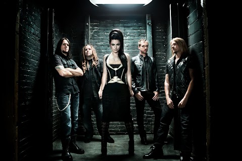 Evanescence: "el mundo está dividido" [Lokal kompass]