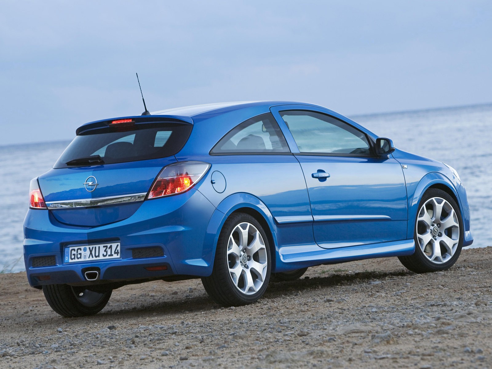 Car Pictures: Opel Astra OPC 2006