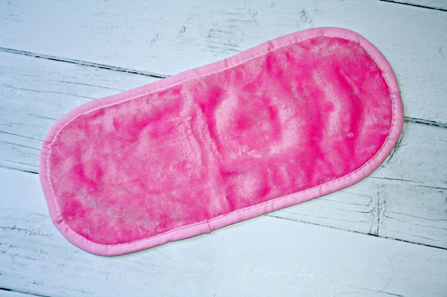 Magnitone Wipeout Makeup Removing and Cleansing Cloth in Pink