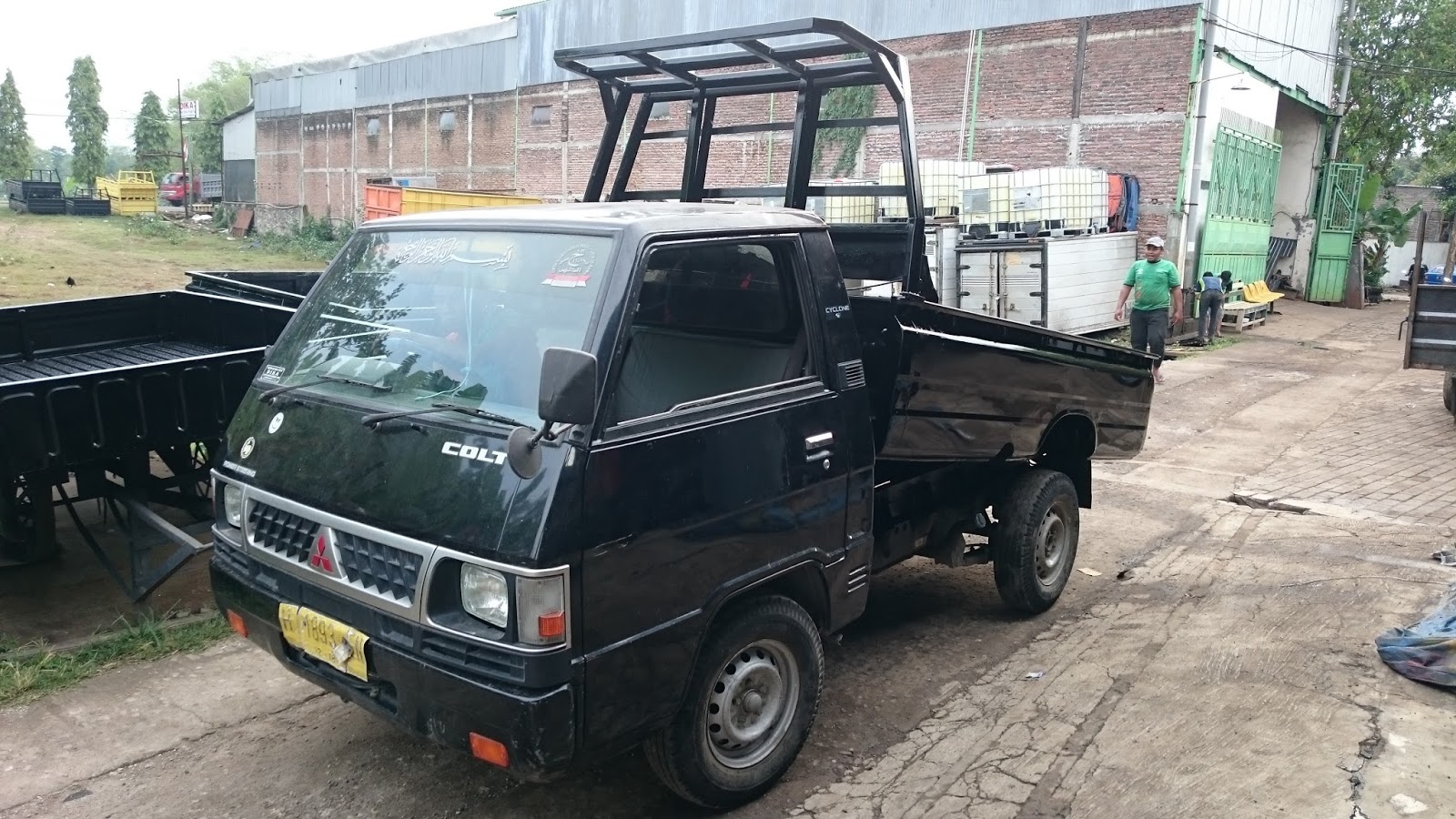 Mitsubishi L300 Dump Pick Up