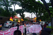 PMM Demo Walikota Padang Terkait Pembongkaran Rumah Singgah Bung Karno