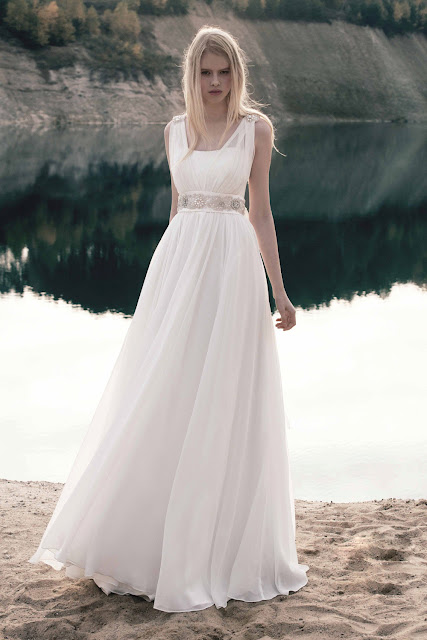 elegant-sleeveless-empire-a-line-crystal-chiffon-wedding-dress