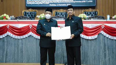 DPRD Kota Bandung Tetapkan Dua Raperda Menjadi Perda