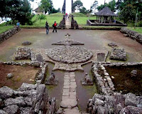 cetho temple by indonesian tourism