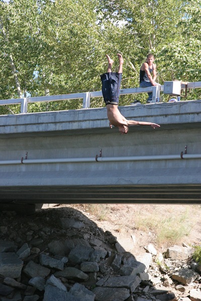 water-fun-bridge-diving