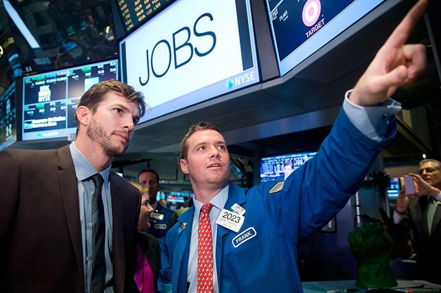 NEW YORK, NY â?? AUGUST 6:  Actor Ashton Kutcher rings the opening bell at the New York Stock Exchange to highlight his latest film, JOBS, on August 6, 2013 in New York City.  (Photo by Ben Hider/NYSE Euronext)