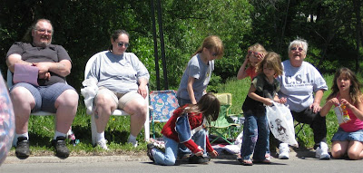 watching the parade, funny, candy