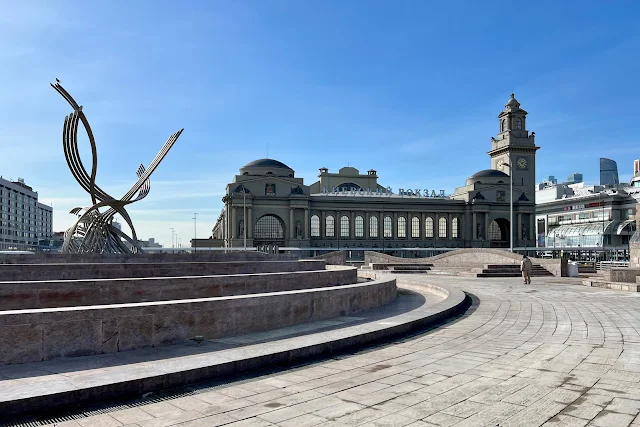 площадь Европы, фонтан «Похищение Европы», Киевский вокзал