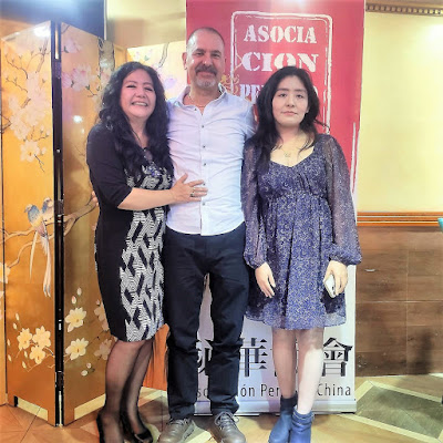 Fanny Jem Wong M , José Donayre Hoefken  y Dasy Saravia y durante la Cena Conmemorativa organizada por Asociación Peruano China – APCH del Concurso de Relatos Cortos