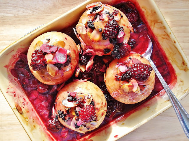 BlackberryStuffed Baked Apples