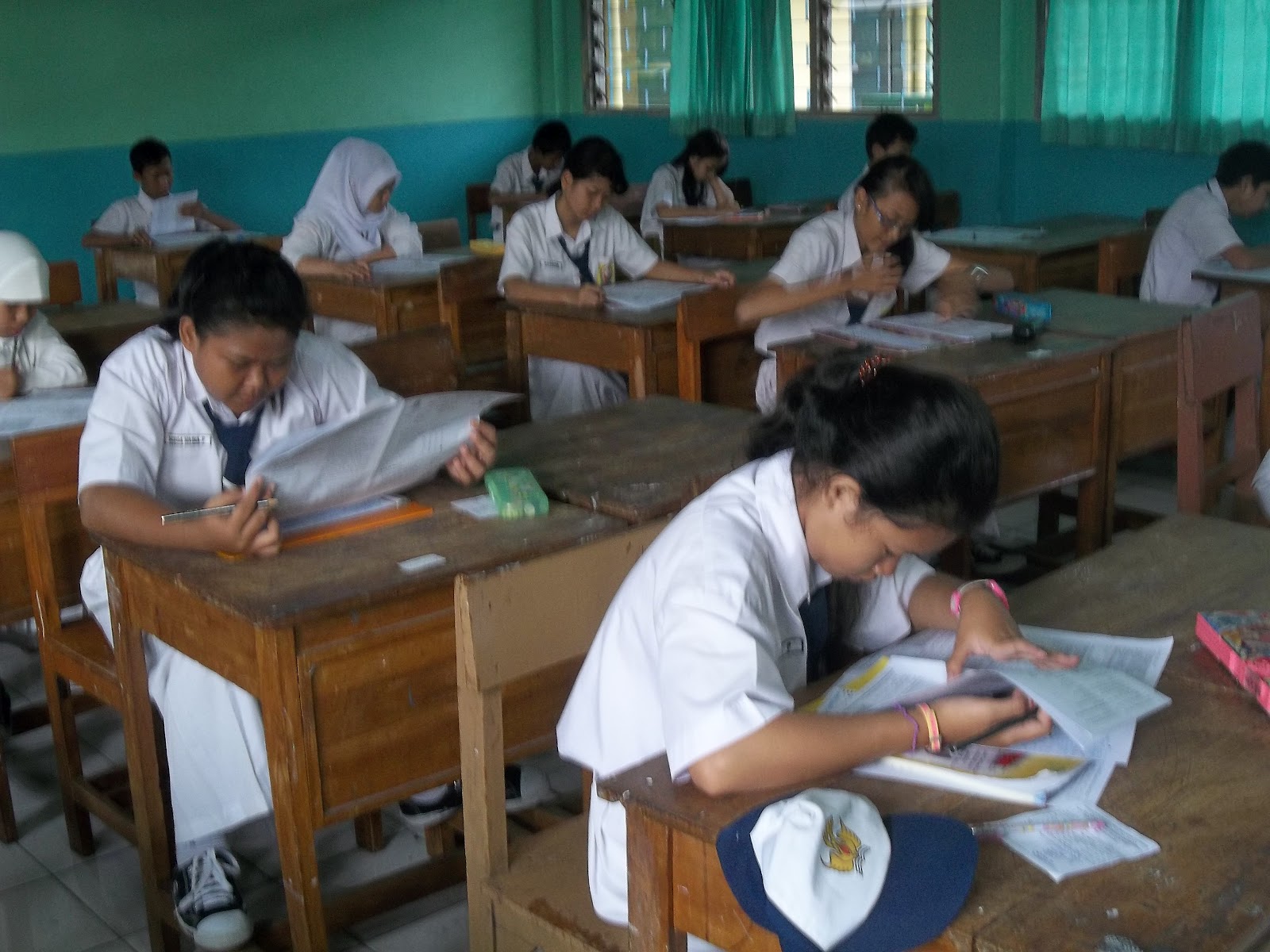 Hari ini Senin 6 Pebruari 2012 adalah hari pertama dimana seluruh siswa kelas IX SMPN 141 Jakarta mengikuti Tes Ujicoba Kompetensi Peserta Didik TKUPD