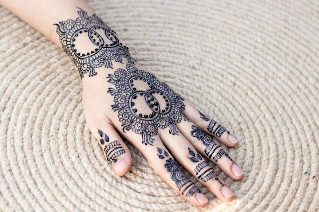 Simple mehndi design