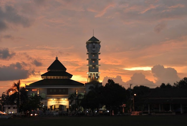 MASJID AGUNG NGAWI