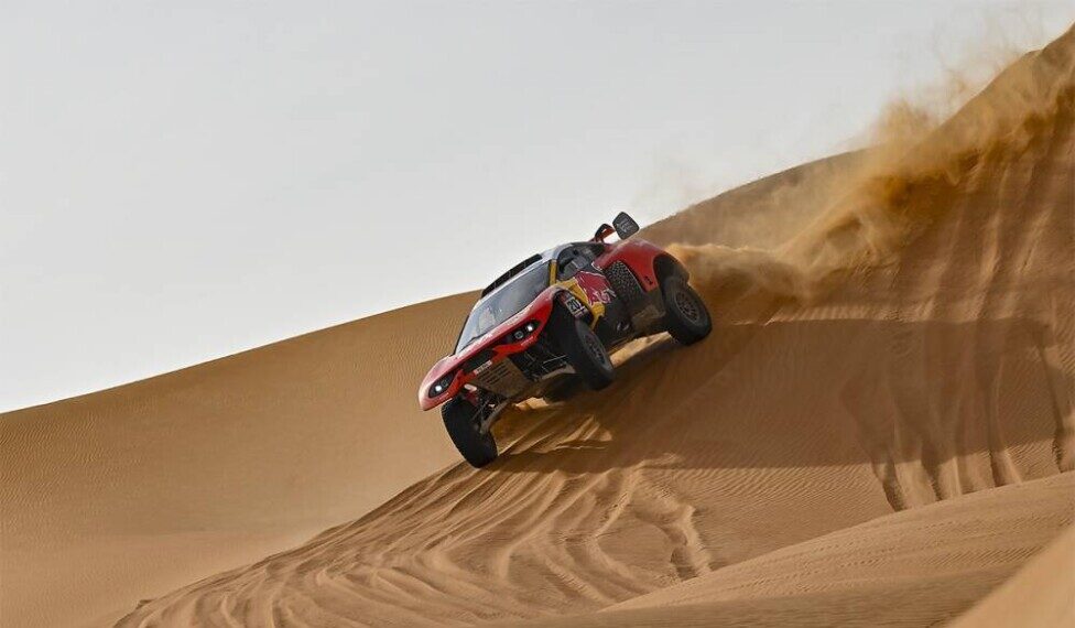 Dakar 2023: Cinco en fila para Sébastien Loeb que ya está segundo en la general y Nasser Al Attiyah se acerca al Touareg