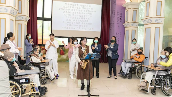 ▲薩克斯風演奏。（二林基督教醫院提供）