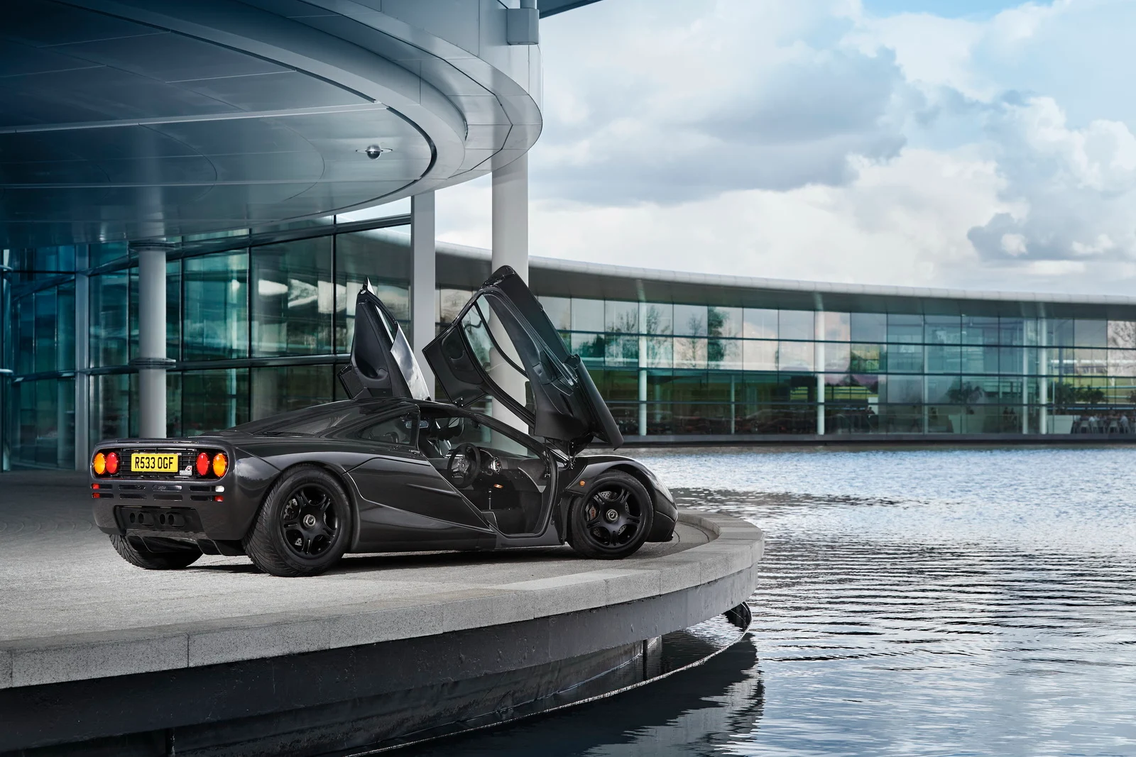 Siêu xe McLaren F1 hút khí tự nhiên nhanh nhất thế giới đang được rao bán 