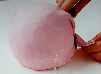 image of cake with pink sugarpaste