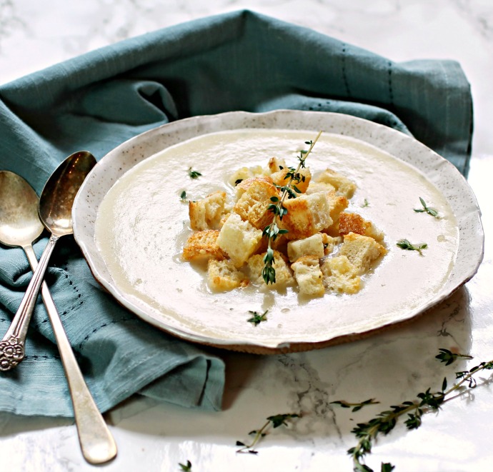 Recipe for a soup made with Jerusalem artichokes (sunchokes) and served with homemade smoked cheddar and thyme croutons.