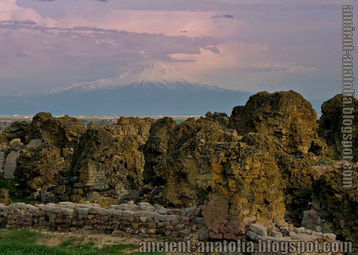 Ruins of Acemhöyük and Mt. Hasandag