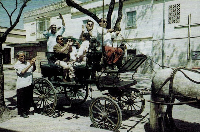 LUIS EL ZAMBO CON FAMILIARES Y LA FILARMONCA DE SANTIAGO QUE  LE HA HECHO EL COMPÁS EN MUCHAS OCASIONES