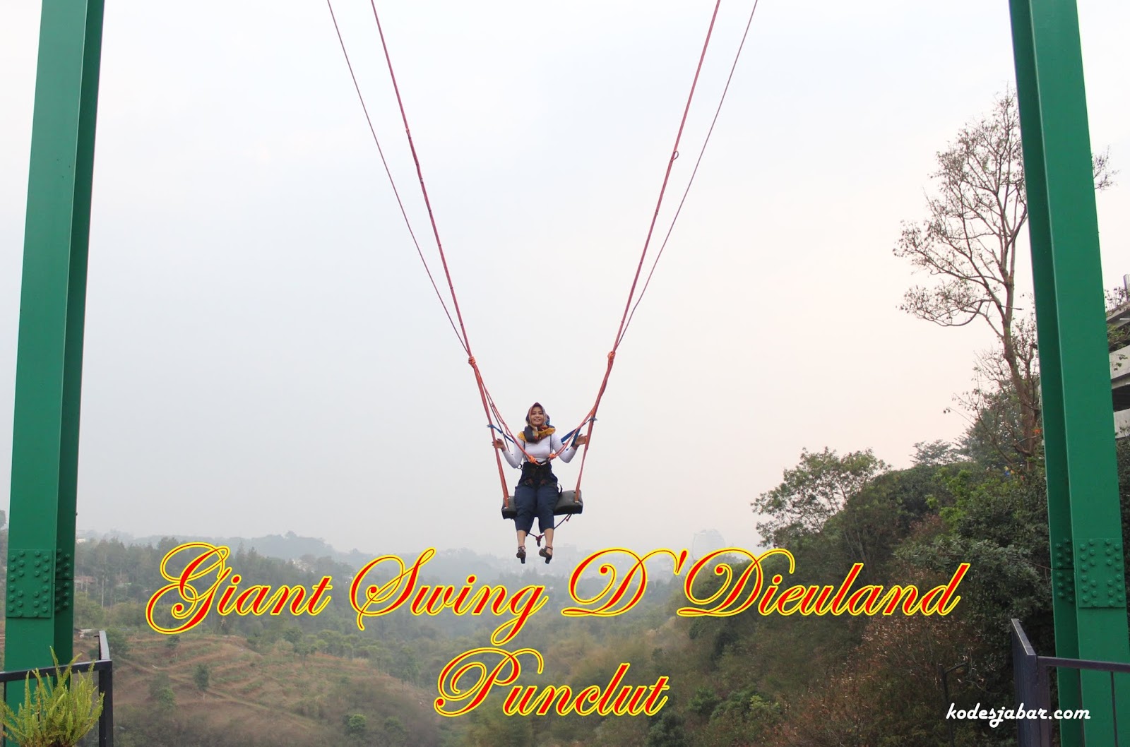 Giant Swing, Wahana Ayunan Ekstrem di Destinasi Wisata D'Dieuland Bandung