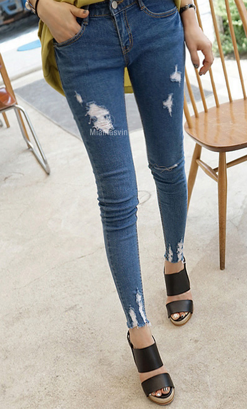 Frayed and Ripped Skinny Jeans