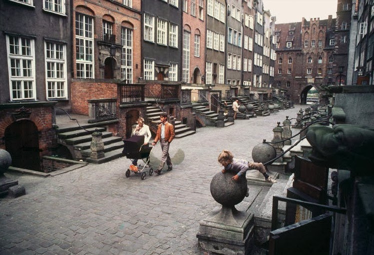 Mesmerizing Photos Capture Daily Life In Poland Back In The Early 1980s