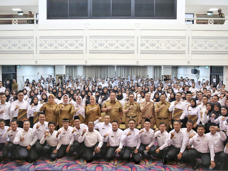 Gubernur Arinal Serahkan SK Pengangkatan PPPK di Bidang Pendidikan dan Teknis di Lampung