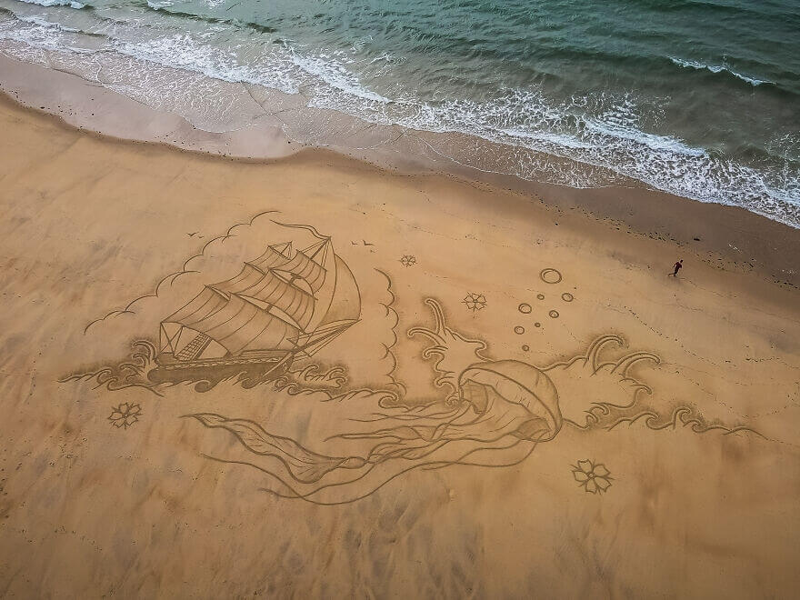 02-Sailing-ship-and-squid-Sand-Drawings-Jben-Beach-www-designstack-co