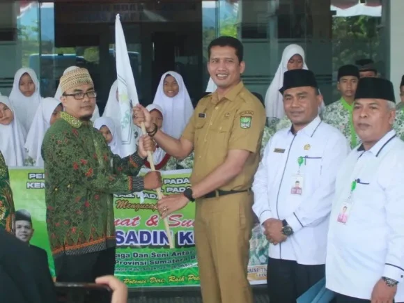 Sekda Padang Pariaman Lepas Kafilah Porsadin ke Kabupaten Solok