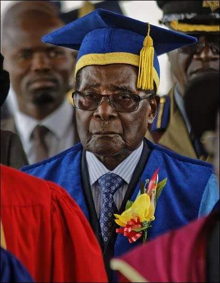 Robert Mugabe makes first public appearance since military takeover (photos)