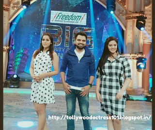 Rashmi with co-anchors photo