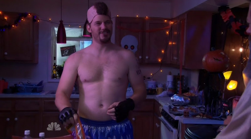 Chris Pratt Shirtless in Parks and Recreation s4e05