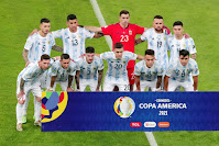 SELECCIÓN DE ARGENTINA. Temporada 2020-21. Leandro Paredes, Cristian Romero, Emiliano Martínez, Nicolás Otamendi, Gonzalo Montiel. Lionel Messi, Ángel Di María, Rodrigo De Paul, Giovani Lo Celso, Lautaro Martínez, Marcos Acuña. SELECCIÓN DE ARGENTINA 1 SELECCIÓN DE BRASIL 0. 10/07/2021. Copa América 2021, 47ª edición, Final. Rio de Janeiro, Brasil, estadio de Maracaná. GOLES: 1-0: 22', Ángel Di María. La SELECCIÓN ARGENTINA gana su 15ª título de la Copa América.