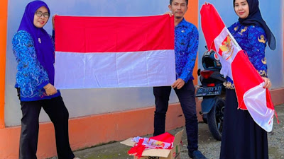 Dukung Gerakan Pembagian 10 Juta Bendera Merah Putih, Sekertaris Diskominfo Bulukumba Turun Langsung Memantau Persiapan