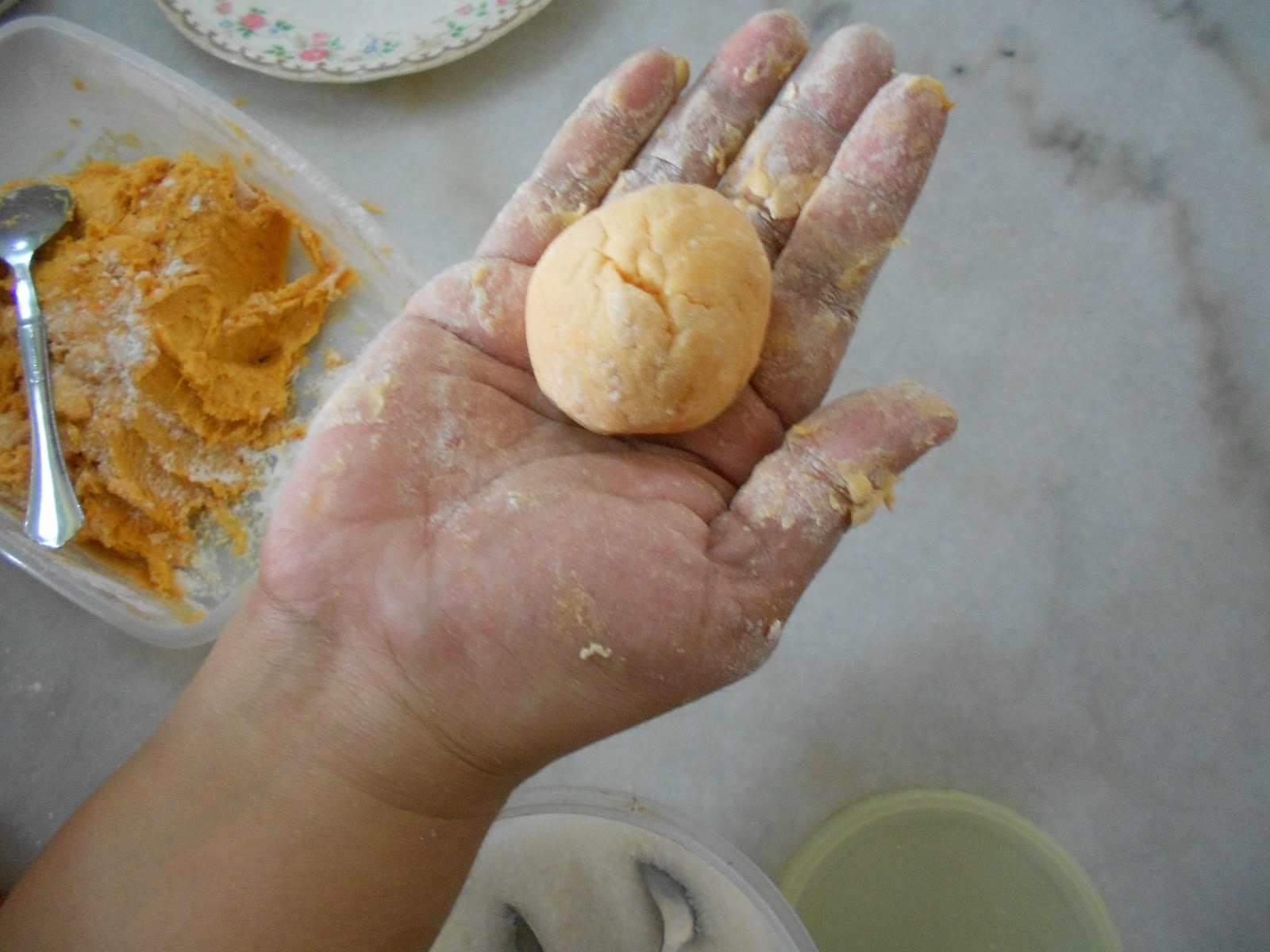 CATATAN TINTA EMAS: Jom buat kuih cek mek molek.kuih 