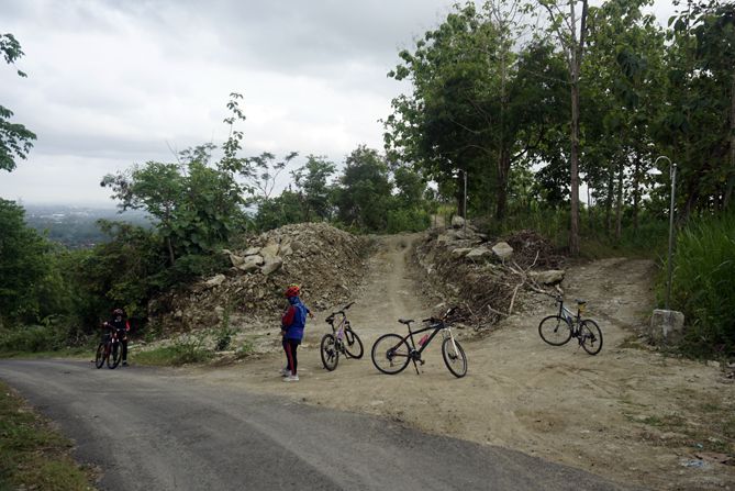 Bukit Ngleseh kala pagi hari