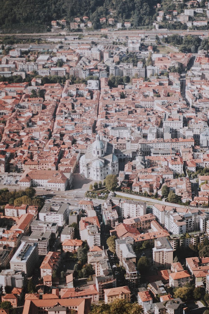 Vista do panorâmico de Brunate para a cidade do Como