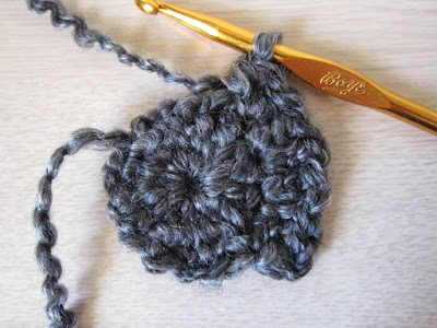 mittens, free crochet pattern, tutorial, round 2 - 1